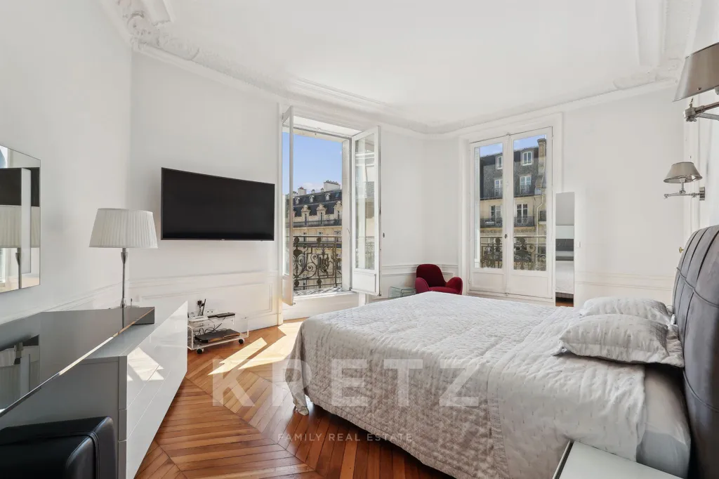 Magamistoad - Family and Reception Apartment with Balcony on Opera Avenue