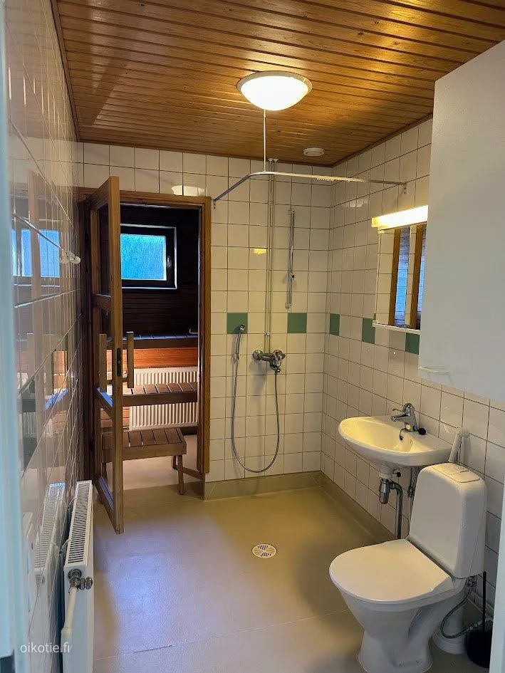 Salles de bain - Modern Apartment with Balcony in Kaijonharju, Oulu