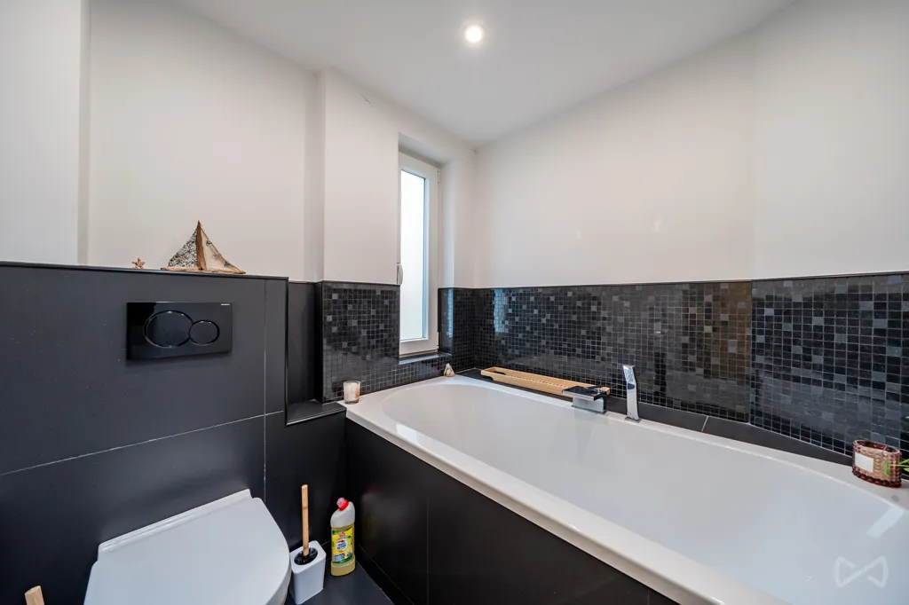 Vannitoad - Charming House with Courtyard in Evere
