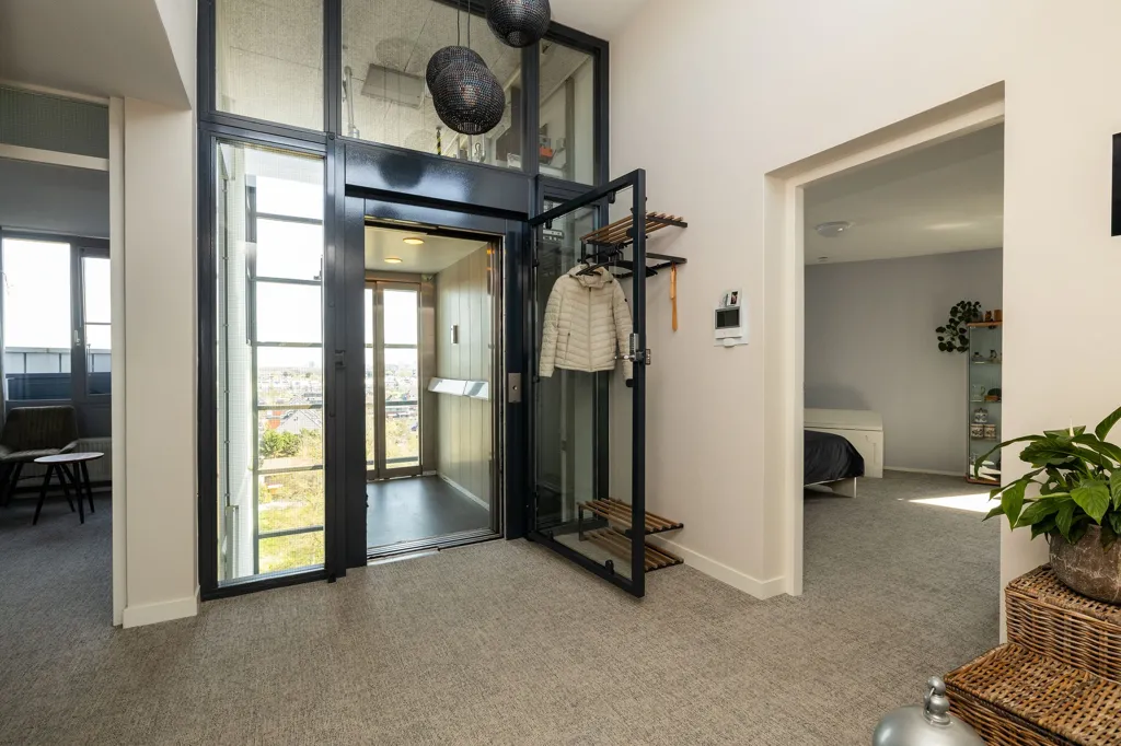 Esik - Penthouse with Panoramic View in Wateringen