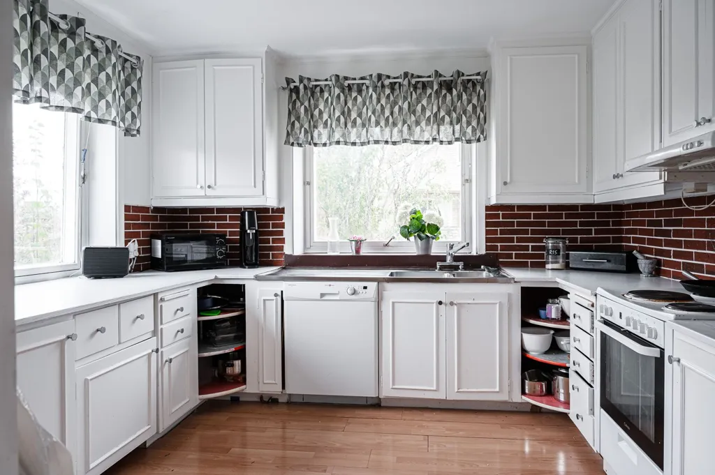 Cuisine - Multi-Unit Property with Parking in Herrljunga