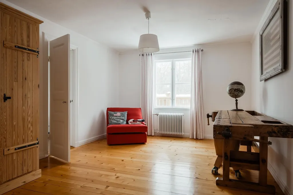 Magamistoad - Renovated Rectory with Lake View in Ransberg