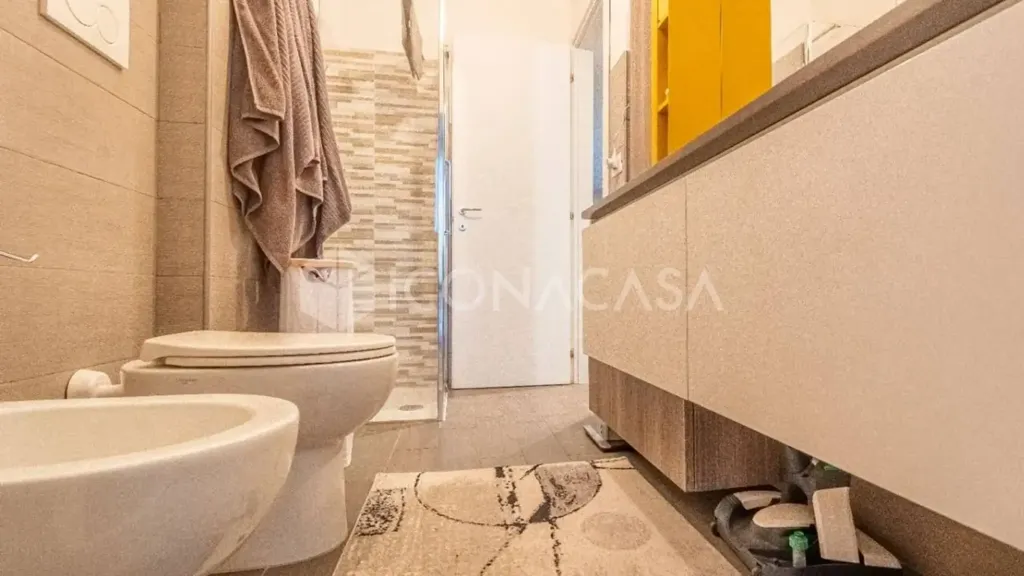 Bathrooms - Triplex with Large Terrace in Ciampino