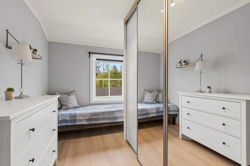 Magamistoad - 3-Bed Flat with Garden in Kodal