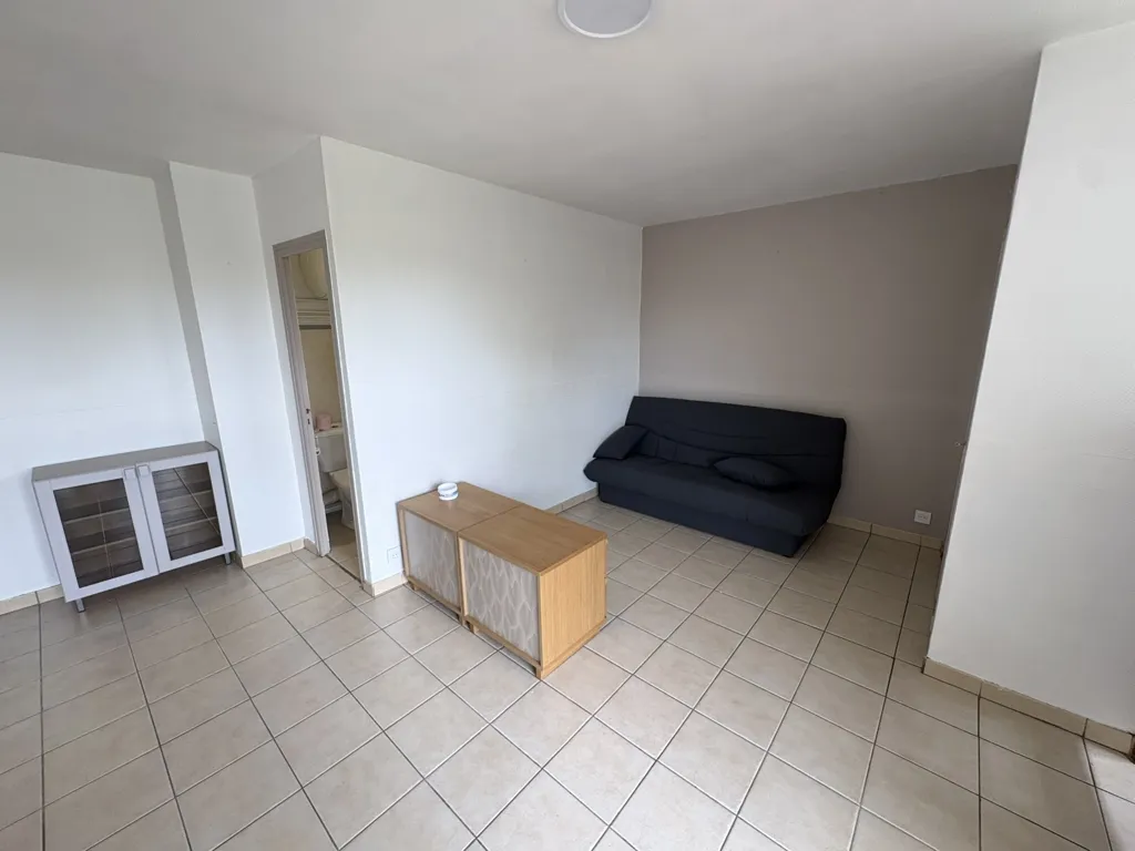 Séjour - Studio Meublé Rénové avec Balcon à Auch
