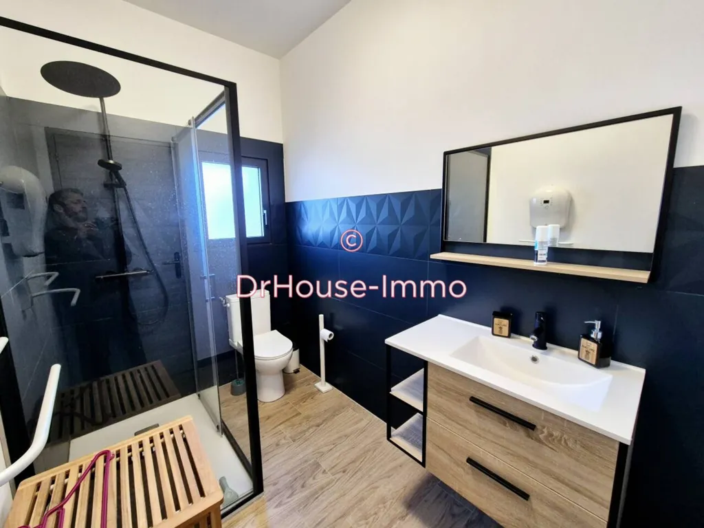 Salles de bain - Villa avec Piscine et Jacuzzi à Argeliers