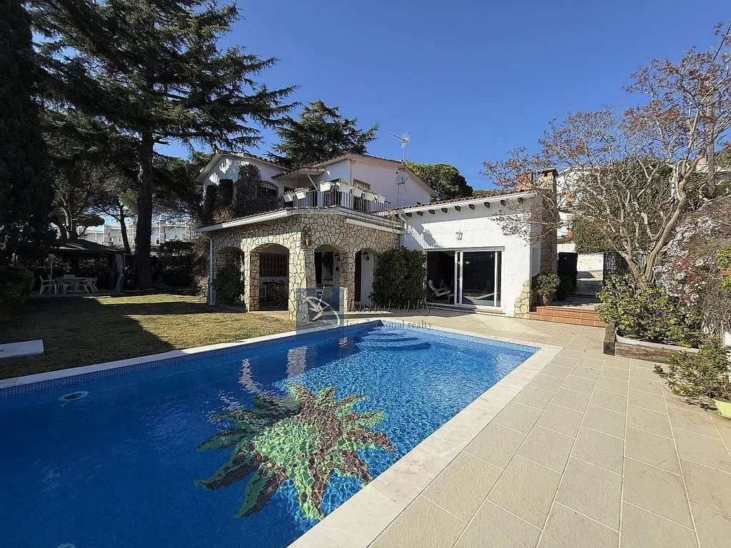 Piscine - Chalet with Pool and Terrace in S'Agaró