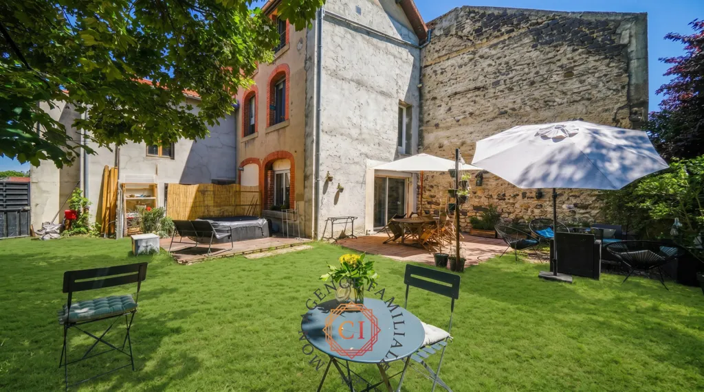 Aed - Stone House with Garden in Thuret