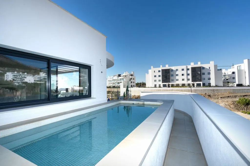 Bassein - Luxury Penthouse with Pool in Fuengirola