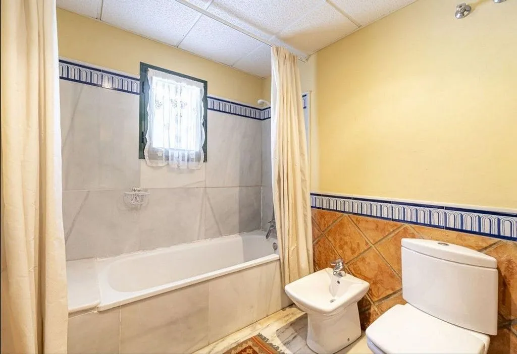 Salles de bain - Villa with Pool in Nagüeles, Marbella