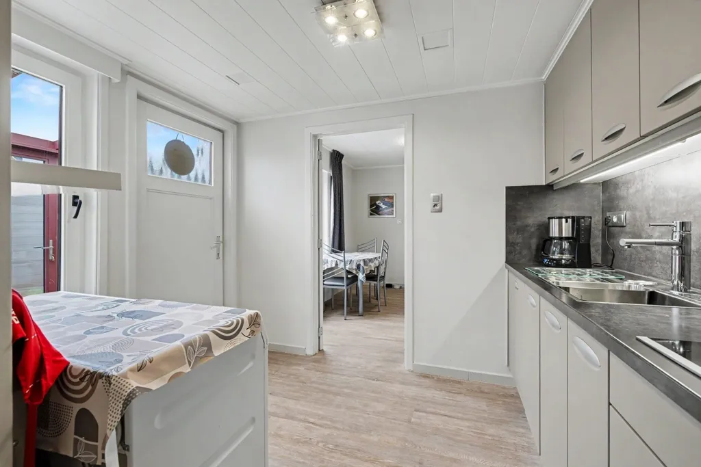 Cuisine - Maison Charmante avec Jardin à Kieldrecht