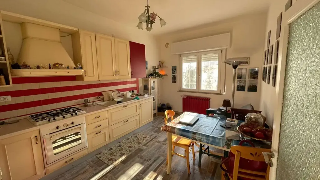 Cucina - Restored Villa with River View in Marmirolo