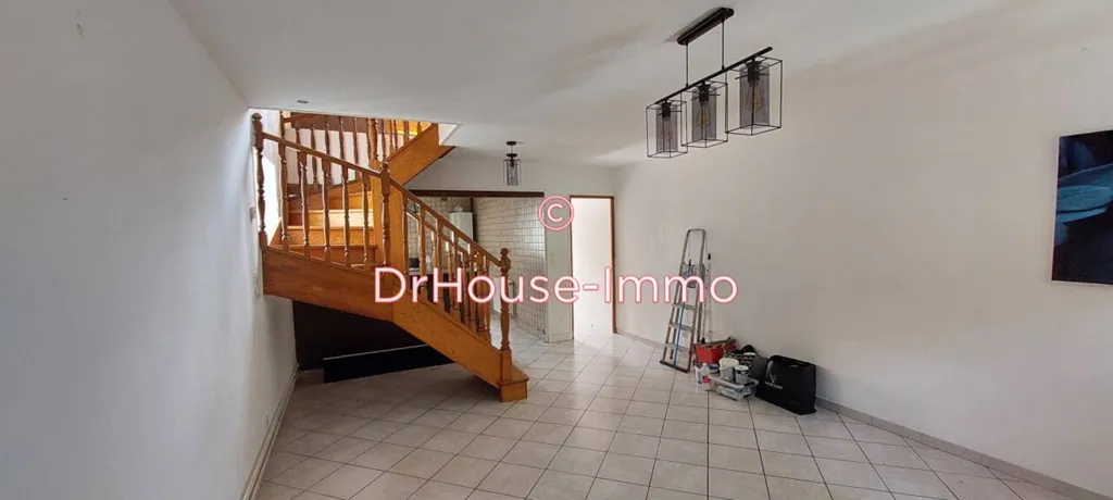 Entrée - Immeuble avec Local Commercial et Appartement Triplex à Troyes