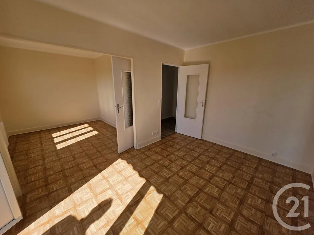 Stanze - 3-Bed Flat with City View in Besançon