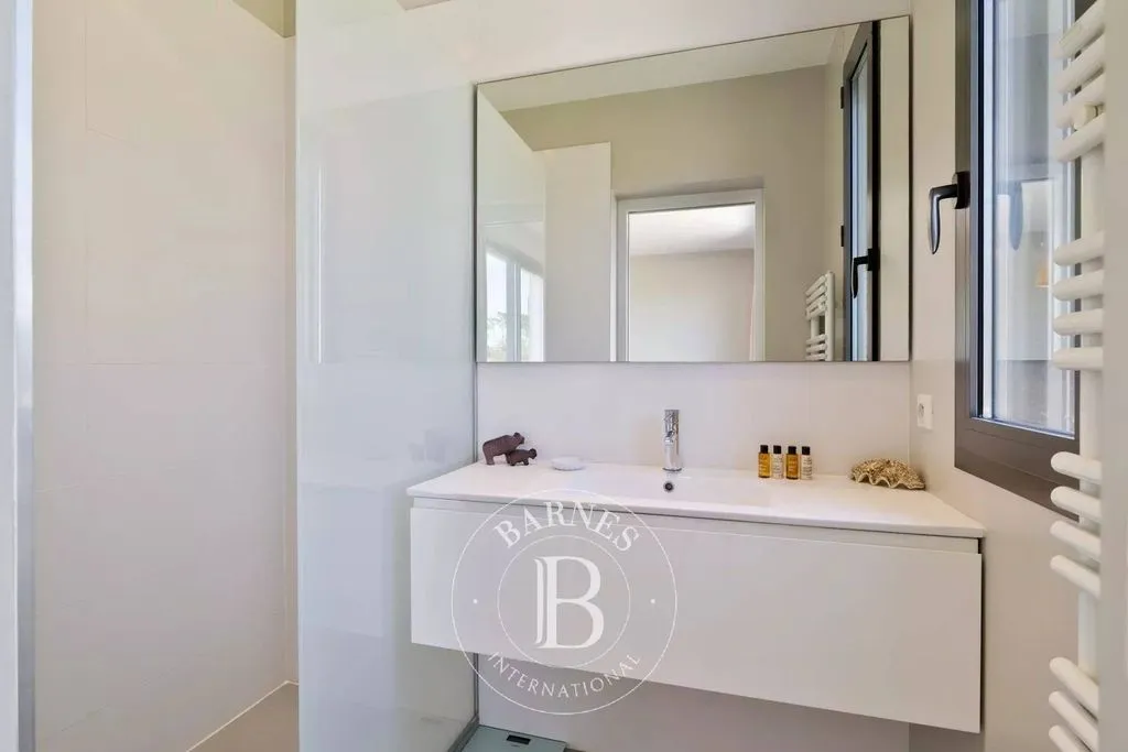 Salles de bain - Maison Luxueuse avec Piscine sur le Golf de Biarritz