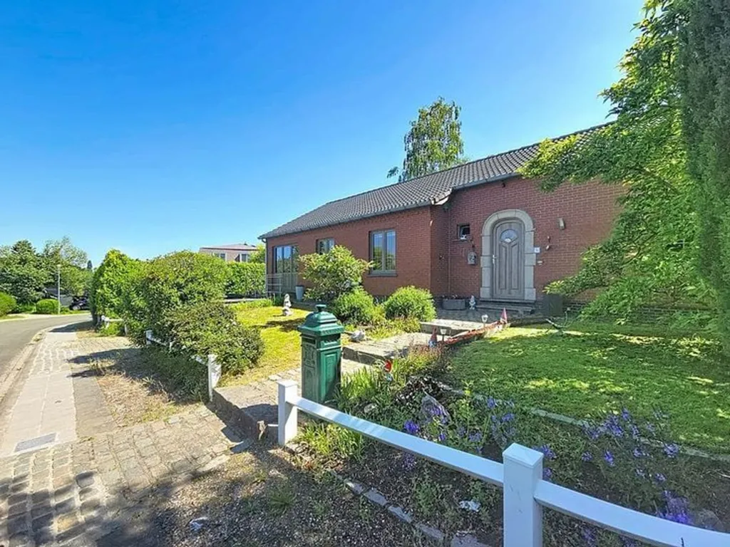 Exterior - Charming House with Terrace in Limelette
