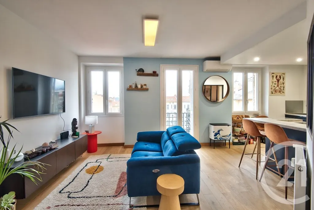 Séjour - Duplex avec Balcon Vue Dégagée à Nice