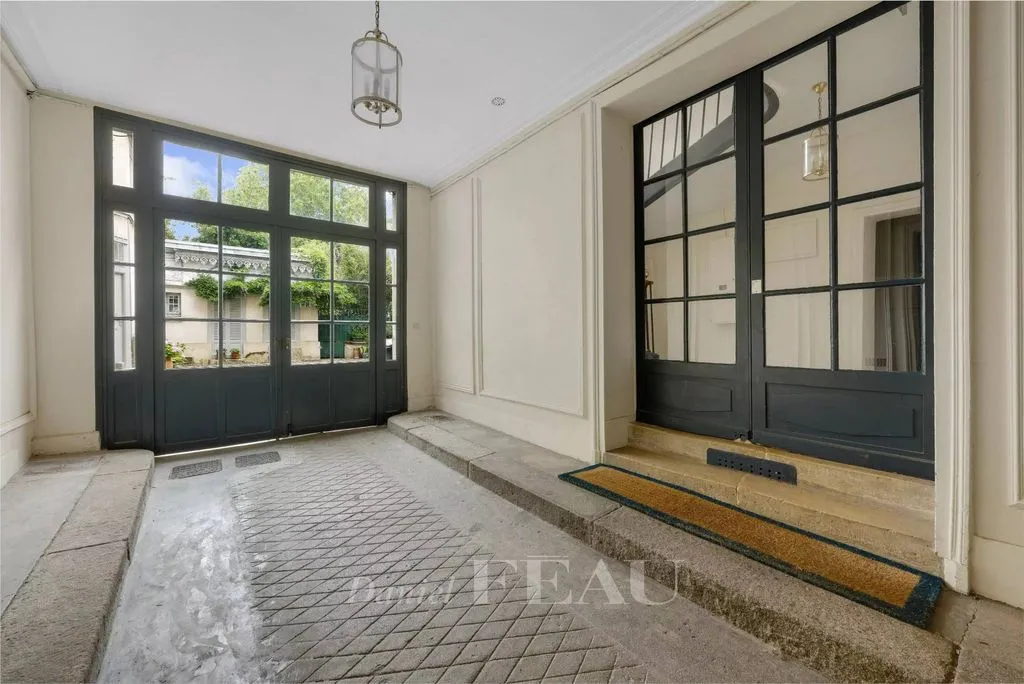 Esik - Luxury Flat with Period Features in Versailles