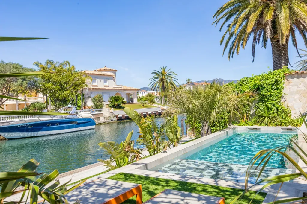 Pool - Contemporary Villa with Private Mooring in Empuriabrava