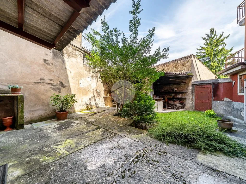 Giardino - Two-Terrace Palazzine in Historic Negrar