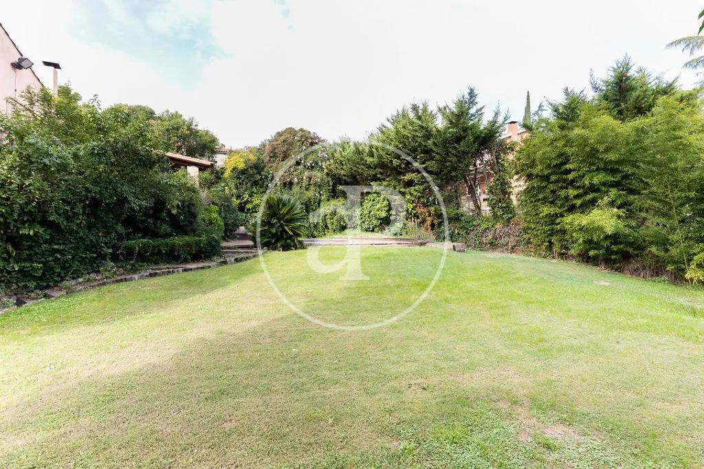 Giardino - Luxury Villa with Pool in Bellaterra, Catalonia