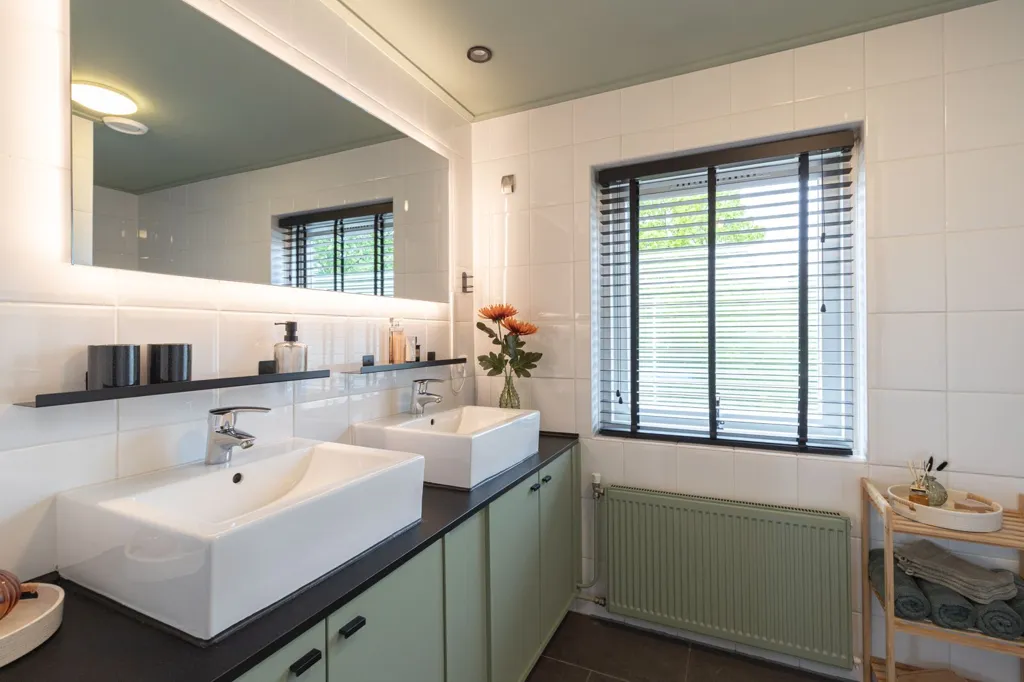 Vannitoad - Half Duplex with Solar Panels in Central Location