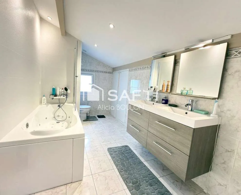 Bagni - Contemporary House with Pool in Urrugne