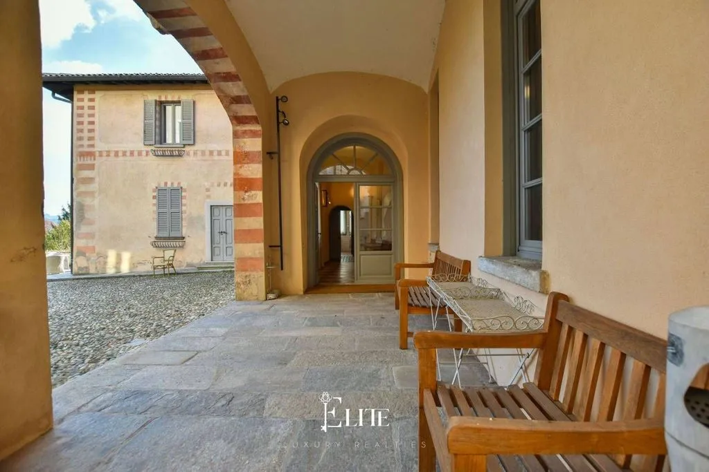 Terrass - Historic Villa with Private Garden in Azzate