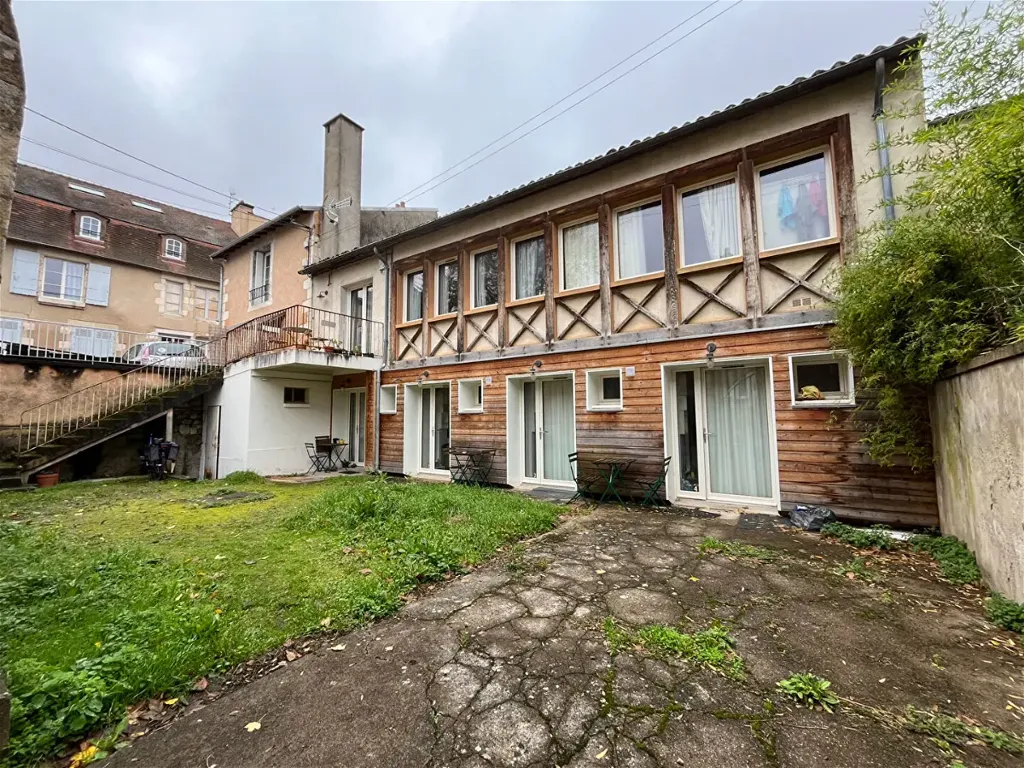 Exterior - 6-Piece Building with Multiple Rentals in Poitiers