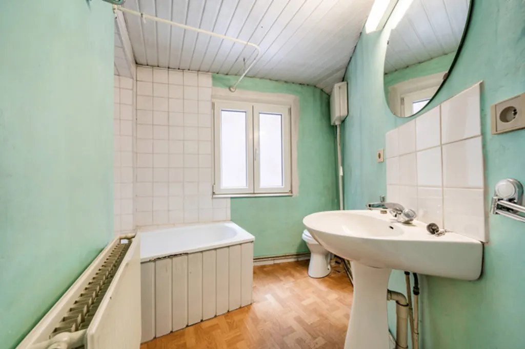 Salles de bain - Maison à Rénover avec Terrasse à Grivegnée