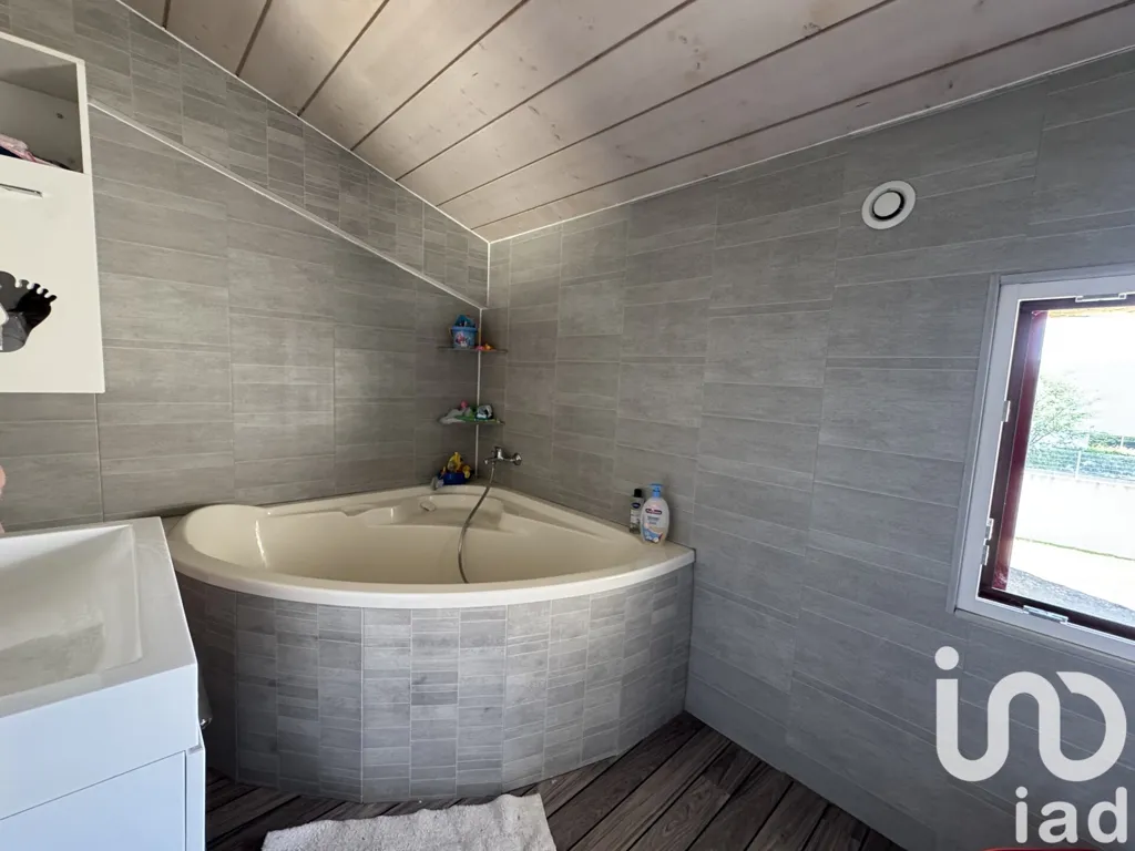 Salles de bain - Maison Familiale avec Piscine à Montaigu