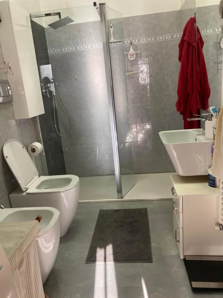 Bathrooms - Ground Floor Apartment with Private Entrance, Ancona