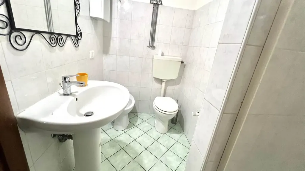 Salles de bain - Trilocale with Large Windows in Florence