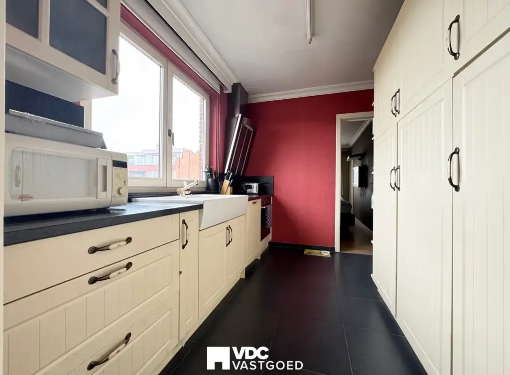 Cuisine - Penthouse avec Terrasse Panoramique au Centre de Tongeren