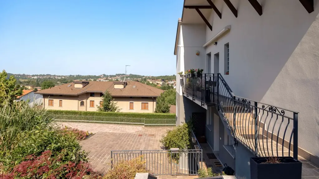 Rõdu - Luxury Villa with Private Garden in Cantù