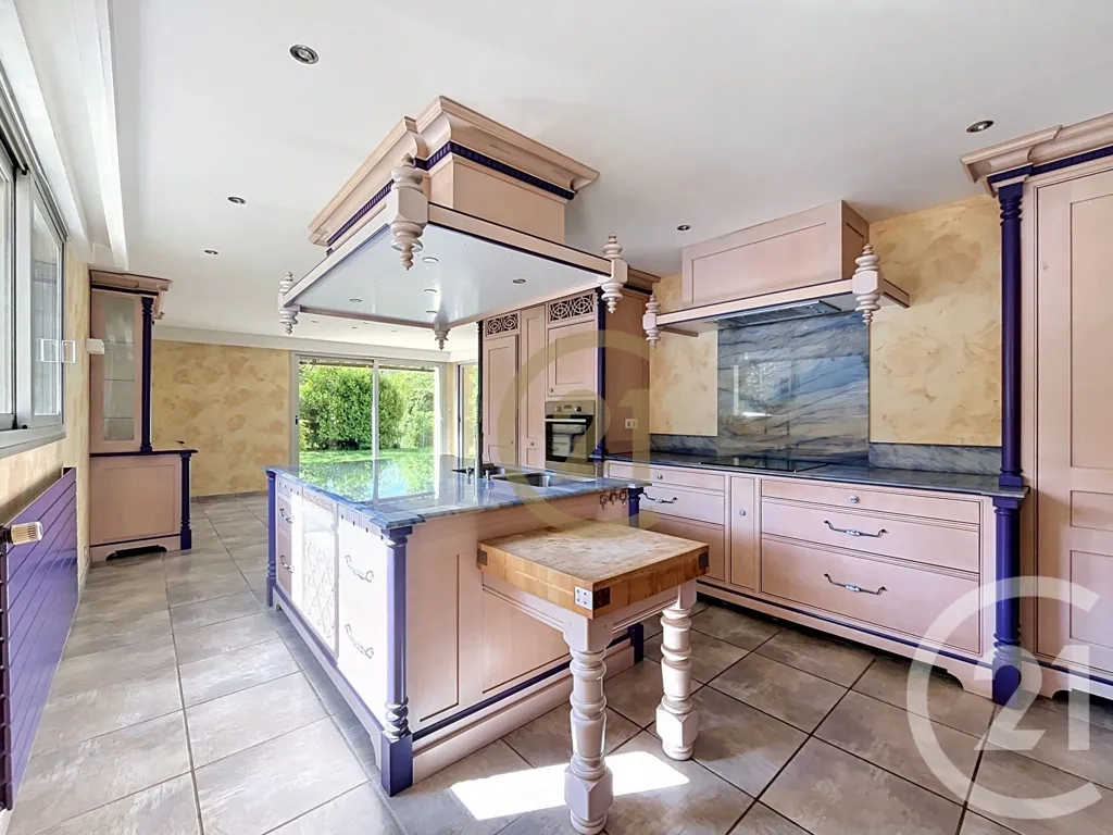 Kitchen - Spacious House with Garden near Offemont