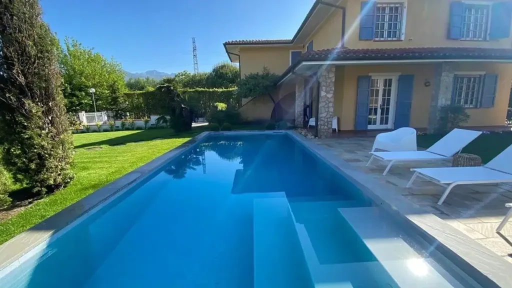 Piscine - Villa with Private Garden in Forte Dei Marmi