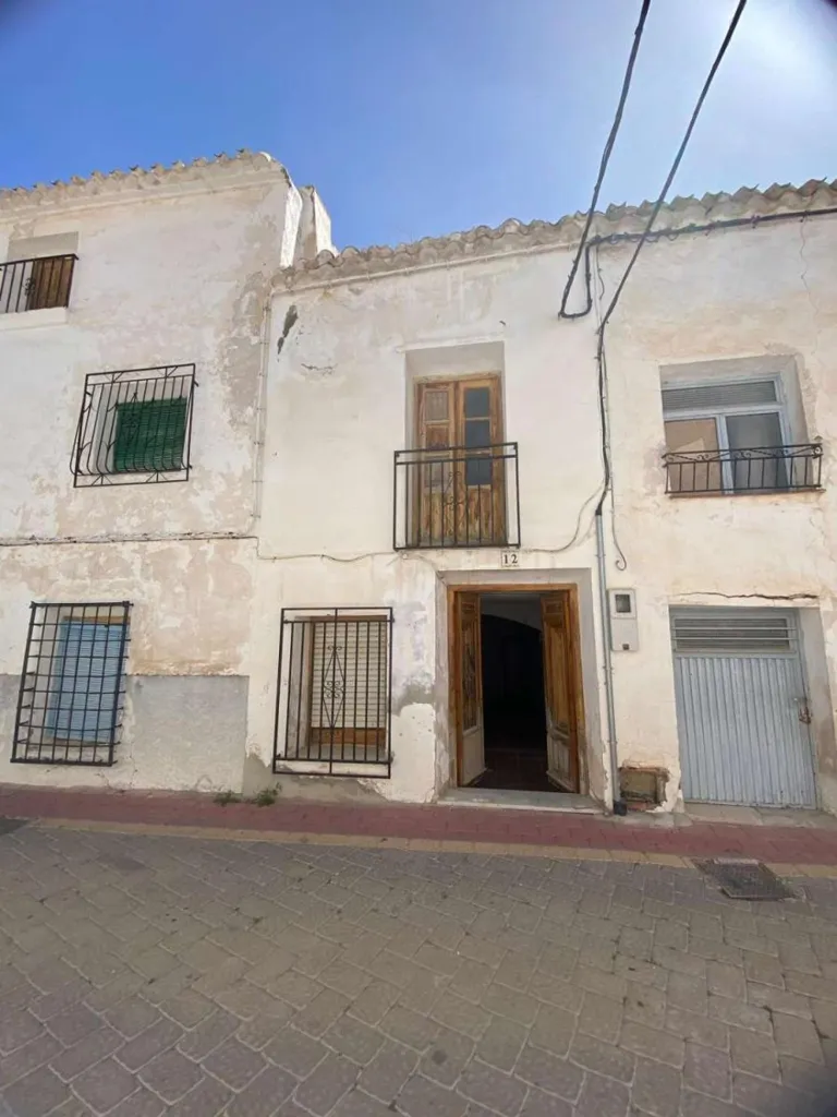 Välivaade - House for Renovation with Terrace in Vélez-Blanco