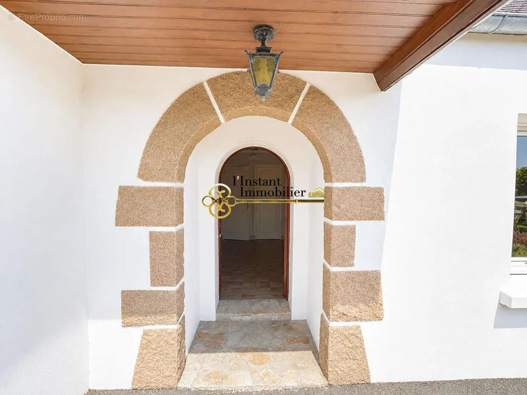 Entrée - Maison à Rénover avec Grand Terrain à Santec