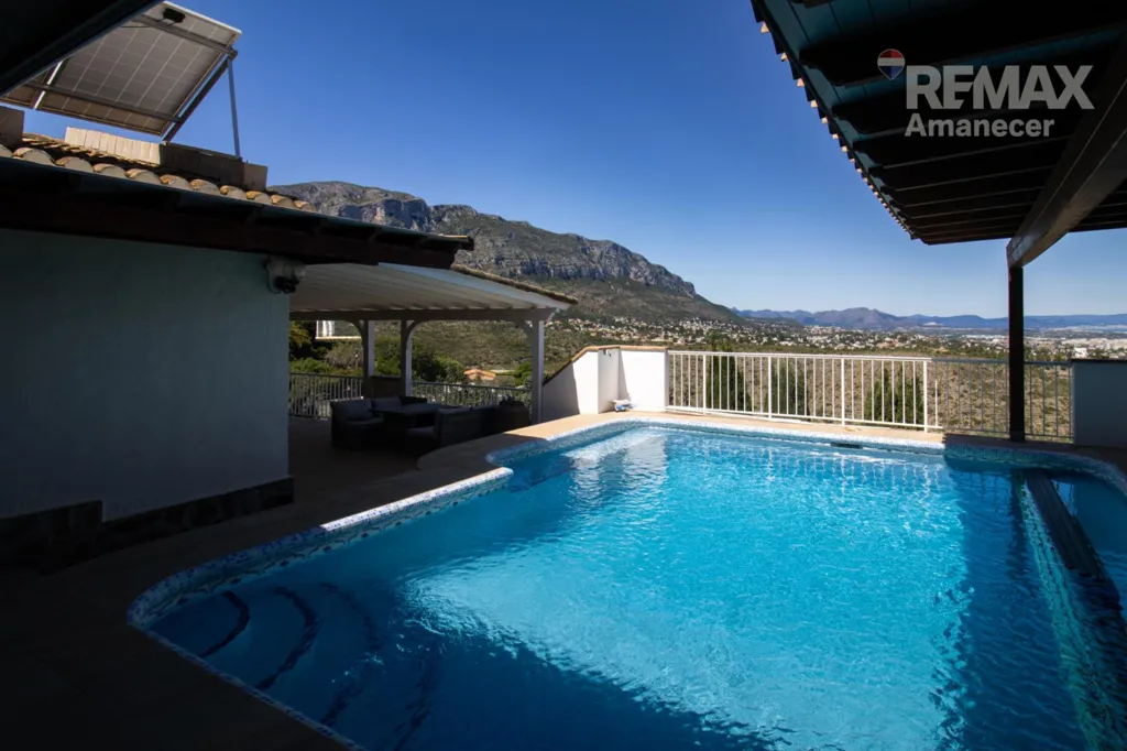 Bassein - Dual Villa with Pools in Las Rotas, Dénia