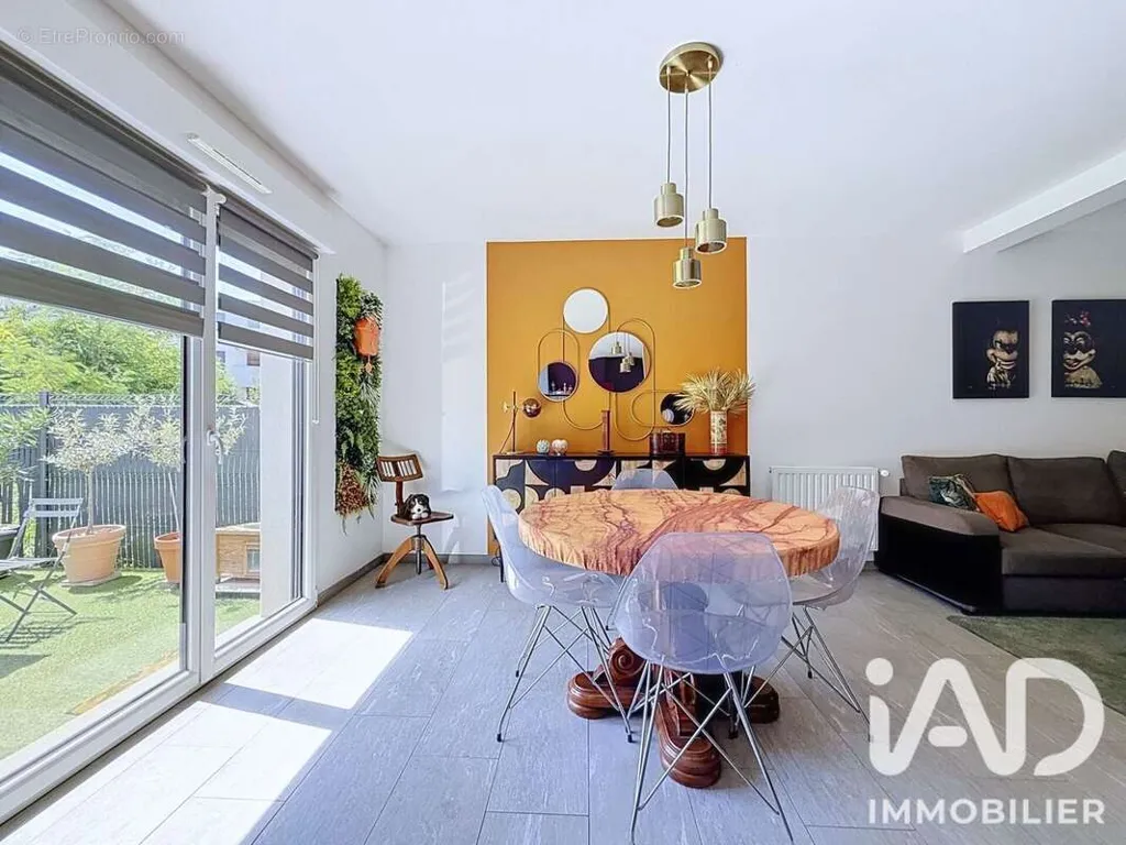 Salle à manger - Maison avec Terrasse et Jardin à Manom