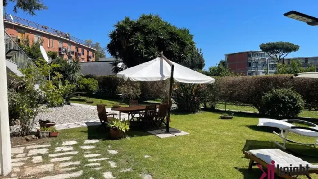 Jardin - Semi-Panoramic Apartment with Garden in Posillipo
