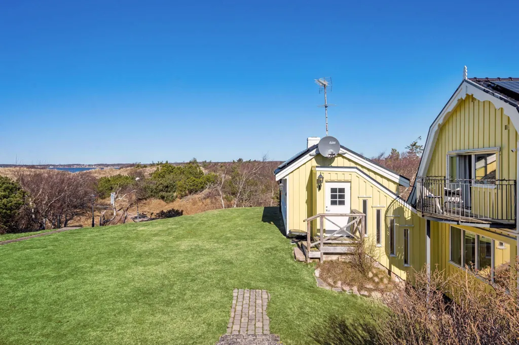 Jardin - Seafront Villa with Guesthouse in Ängelholm
