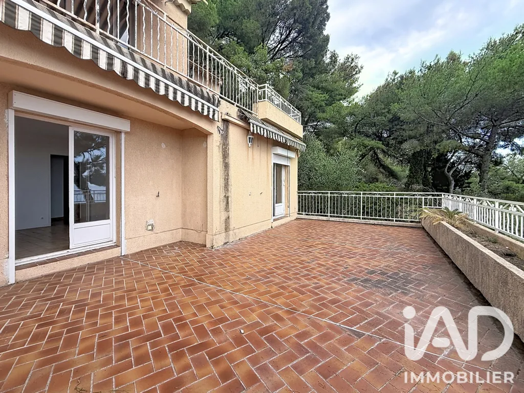 Terrasse - Maison Lumineuse avec Garage à Roquebrune-Cap-Martin