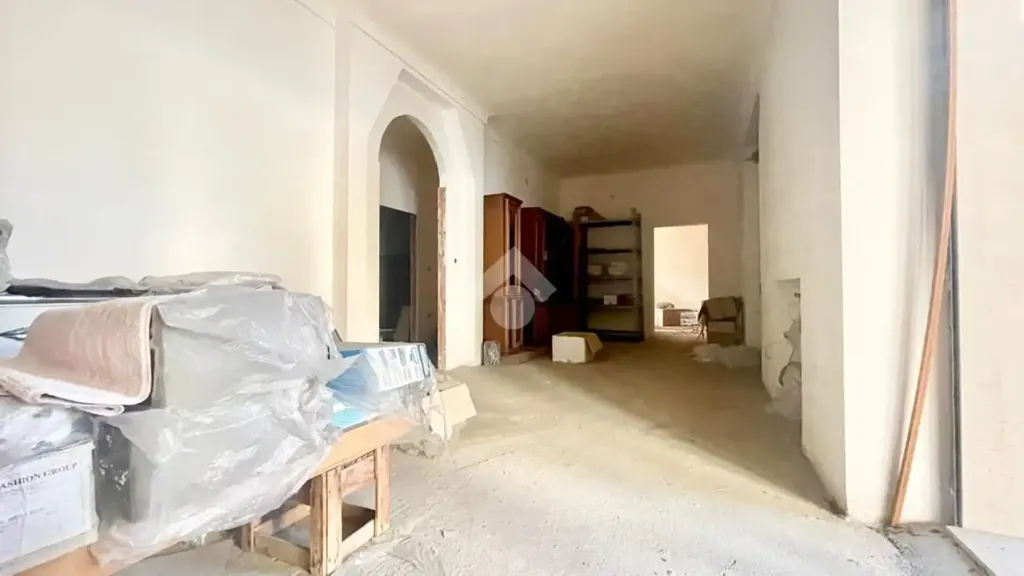 Esik - Rustic Property with Balcony in Mesagne