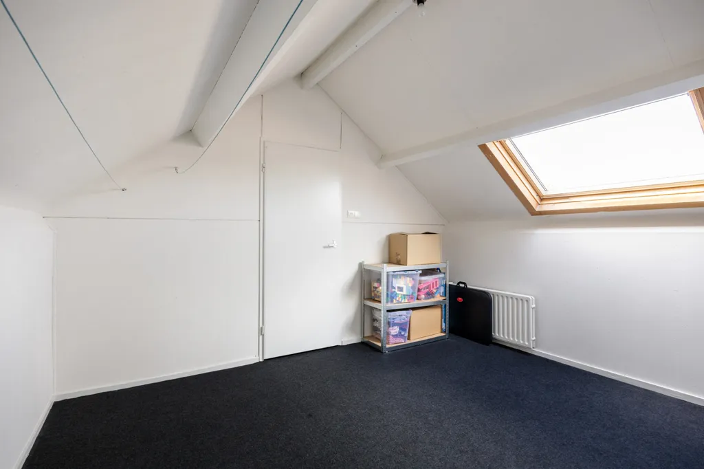 Toad - Modernised Semi-Detached House with Garden in Marum
