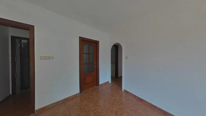 Entrée - Family-orientated Flat with Balcony in Mataró