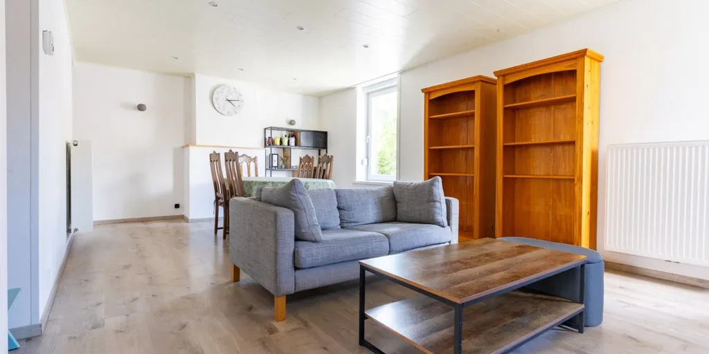 Séjour - Duplex Rénové avec Garage à Moeskroen
