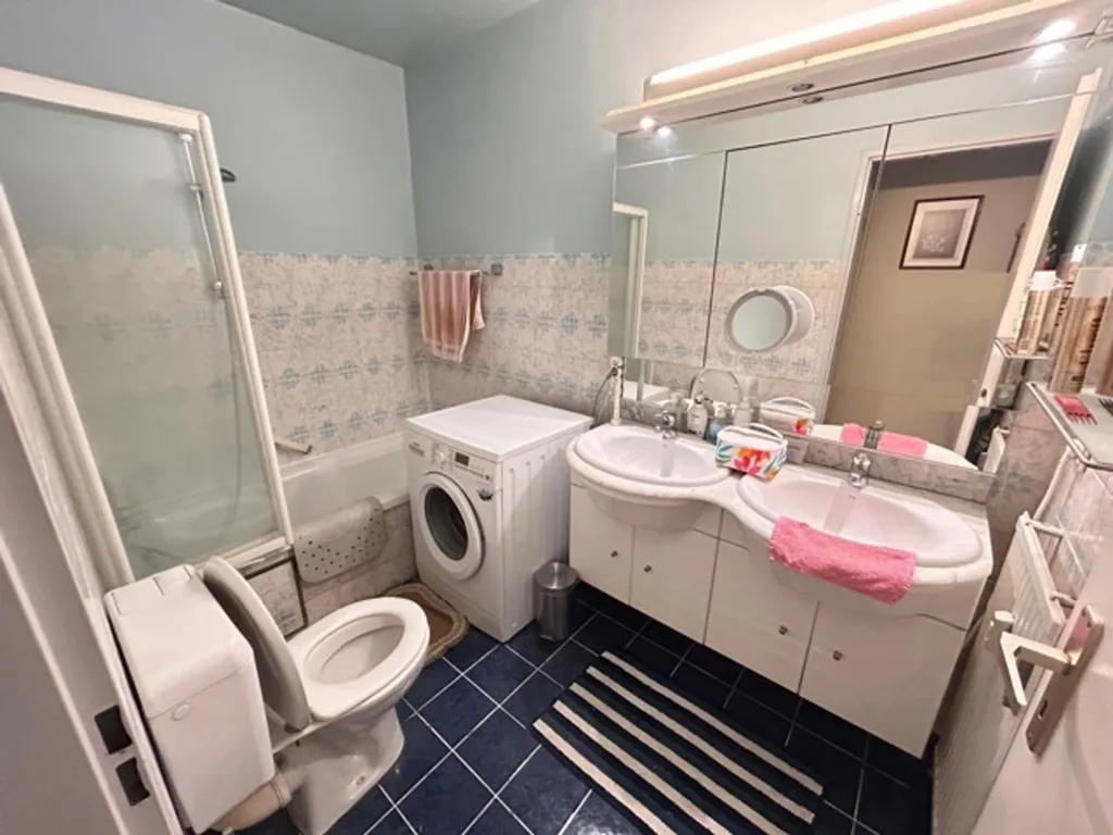 3-Bed Apartment with Garden View in Uccle