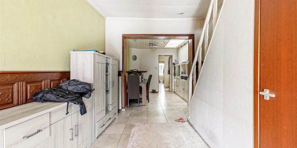 Esik - Renovatable Family Home in Mol